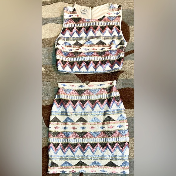 Bebe Sequined Covered Aztec Motif Sleeveless Crop Top w Matching Mini Skirt - Picture 2 of 11